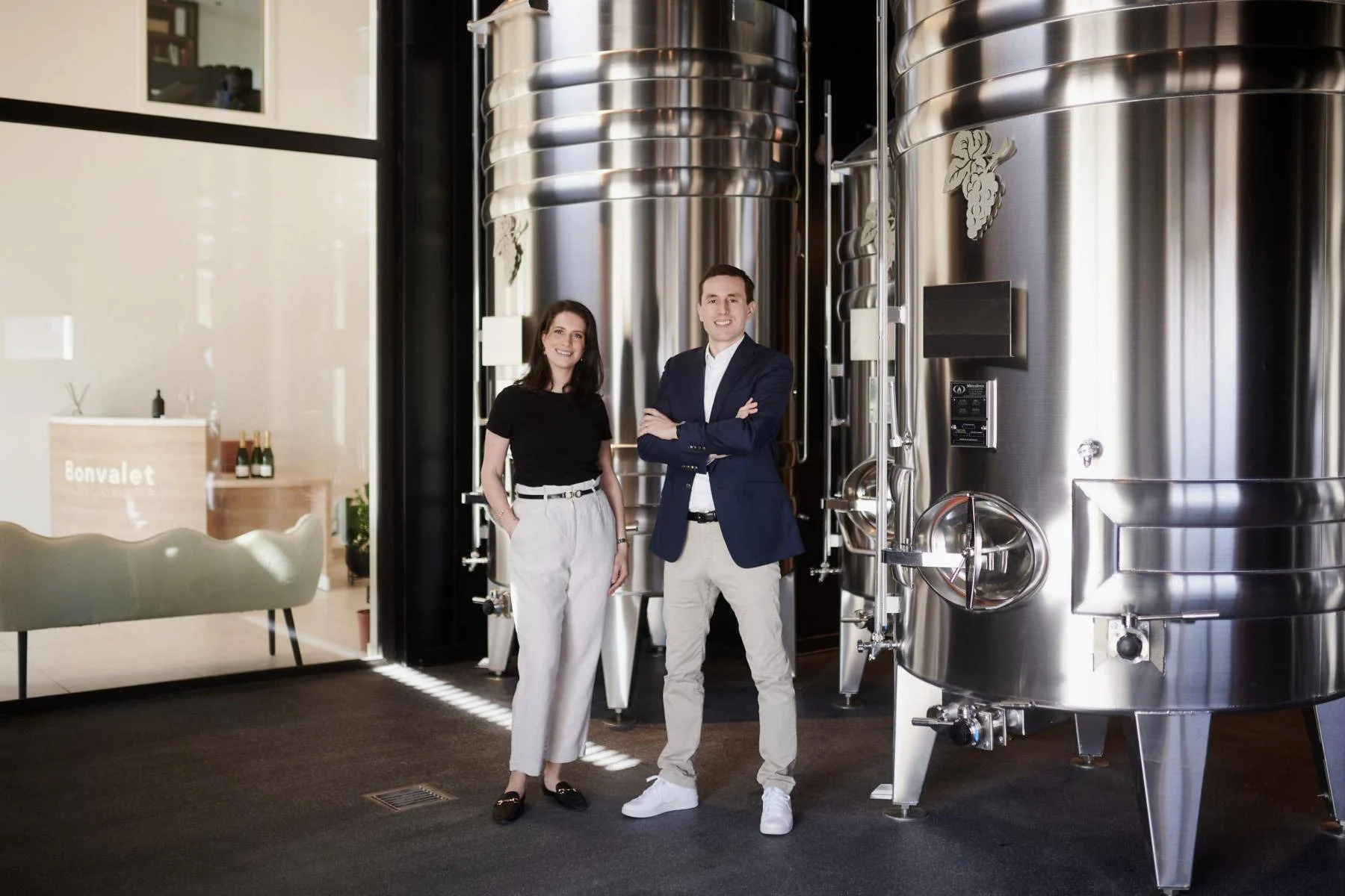 Pauline et Guillaume Bonvalet, dans leur cuverie de Pierry